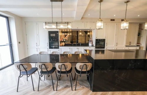 Stockport House | The Oak Dene is a beautifully designed retreat in High Lane that blends sophisticated style with everyday comfort. Finished to an exceptional standard and a calm neutral palette that creates a sense of modern elegance from the moment you walk in.