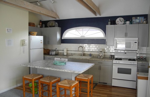 South Haven House | The Oak Street Beach House, 1/2 block from the public Oak Beach