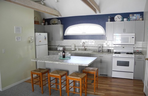 South Haven House | The Oak Street Beach House, 1/2 block from the public Oak Beach