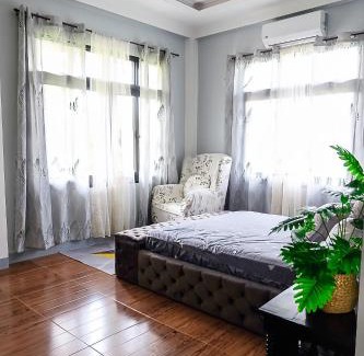 San Fernando Villa | THE OASIS RESORT & VENUE CasaBien 4BR, 2TB, Pool,Wifi, Videoke, BBQ, Balcony, Guest , Near Naga City