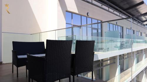 Masdar City Apartment | The Oasis Shore 1BR - Tranquil Getaway Near Masdar Park & City Centre Mall