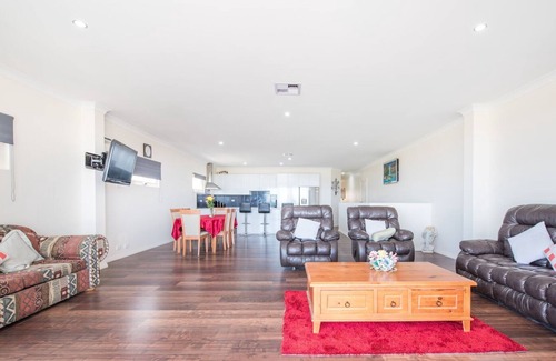 Normanville House | The Oasis. Very spacious and relaxing place to just chill or a base to explore the beautiful Fleurieu Peninsula.