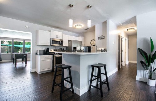 Gainesville House | The Oasis w/New Salt Pool Walk to Publix & Restaurants - 1 Mile to UF