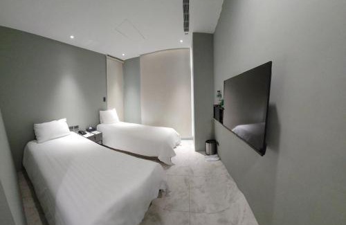 Shimen District Apartment | The Ocean House