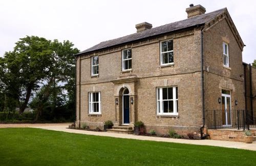 Sawtry House | The Old Farmhouse at Roughs Farm Retreats
