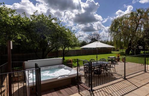 Sawtry House | The Old Farmhouse at Roughs Farm Retreats