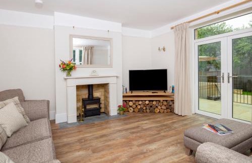 Sawtry House | The Old Farmhouse at Roughs Farm Retreats