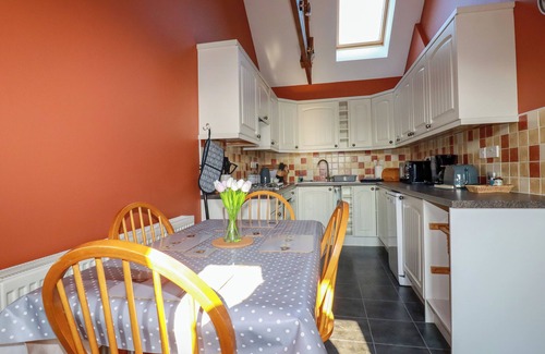 Par Cottage | THE OLD MILKING PARLOUR, family friendly, with a garden in Par