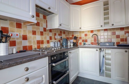Par Cottage | THE OLD MILKING PARLOUR, family friendly, with a garden in Par