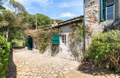 Magazzini Villa | The Old Mill with Private Garden and Torrent