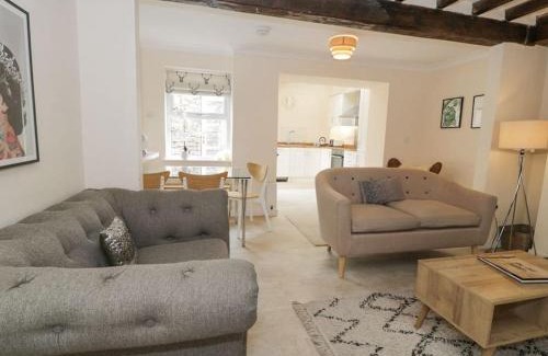Ruthin House | The Old Stables - Pet-Friendly Stay Near Ruthin Castle with Parking