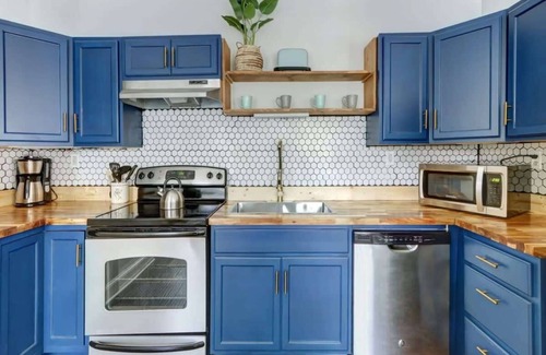 Beach Institute House | The Olive Trio - 3 Homes | Sleeps 14 + Pets!