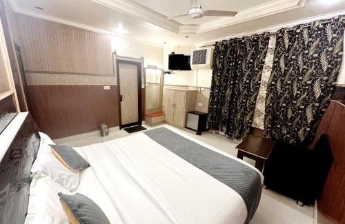 Katra Hotel | The Om Hari Residency