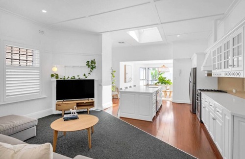 Glenelg South House | THE OSLO on Broadway with Pool - Villa 1 & 2