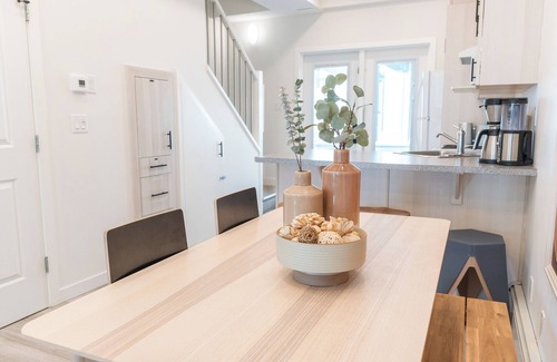 Harvie Heights House | The overlook stay - two suites - mountain view - Free parking - 1248