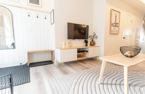 Harvie Heights House | The overlook stay - two suites - mountain view - Free parking - 1248