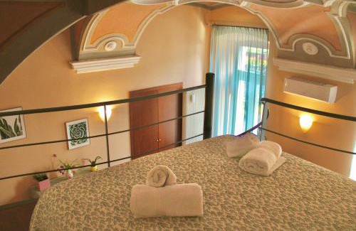 Cima Apartment | The Painter's Nest with Private Lake Garden