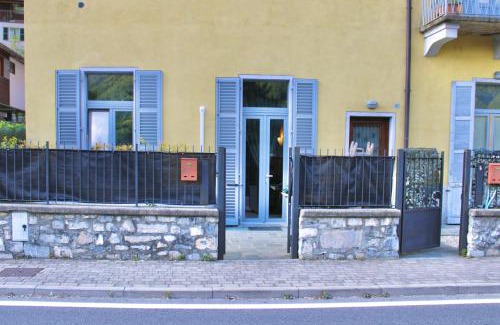 Cima Apartment | The Painter's Nest with Private Lake Garden