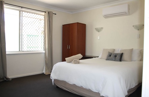 Spalding House | The Palm House:GERALDTON Great value short stay accomodation