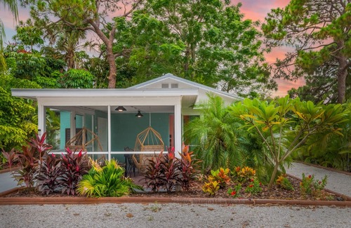 Arlington Park House | 🌴The Palm & Pine🌴 Newly renovated bungalow near downtown and beaches!
