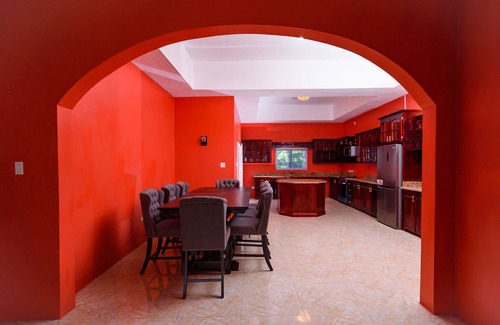 Galina House | The Palms At Wentworth *Brand New* Full Staff