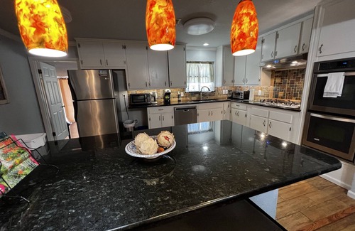 Medical Center District House | The Peacock House for animal lovers. Prime location! Near main attractions.