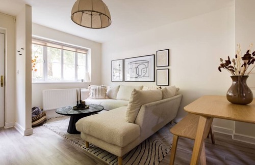 Southwark House | The Peckham Sanctuary - Snazzy 3bdr House With Patio