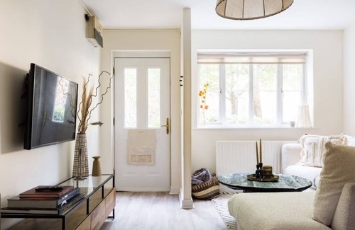 Southwark House | The Peckham Sanctuary - Snazzy 3bdr House With Patio