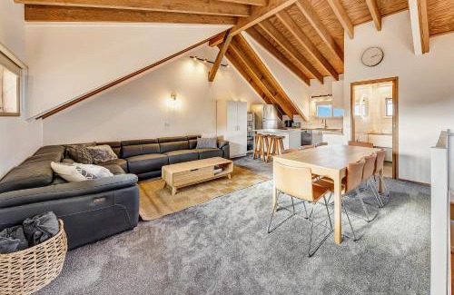 Hotham Heights Apartment | The Penthouse @ Alpine Haven