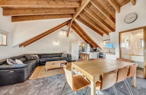 Hotham Heights Apartment | The Penthouse @ Alpine Haven