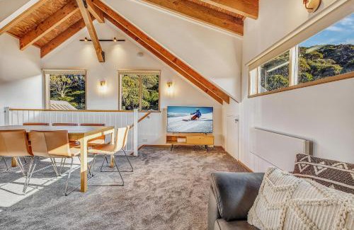 Hotham Heights Apartment | The Penthouse @ Alpine Haven