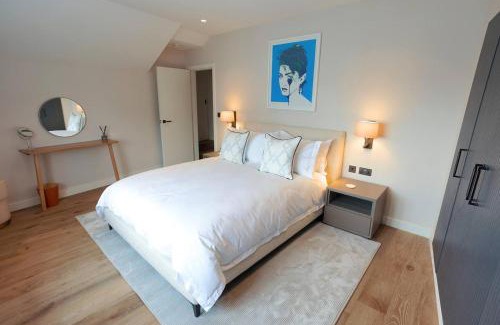 Ramsgate Apartment | The Penthouse Suite - Harbour Views- Ramsgate