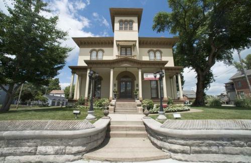 New Albany Bed & Breakfast | The Pepin Mansion B&B on Mansion Row - 10 min to start of the Bourbon Trail
