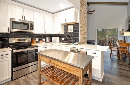 Charter Hills Cabin | The Peppercorn Tree Haus-10 Mins to Slopes