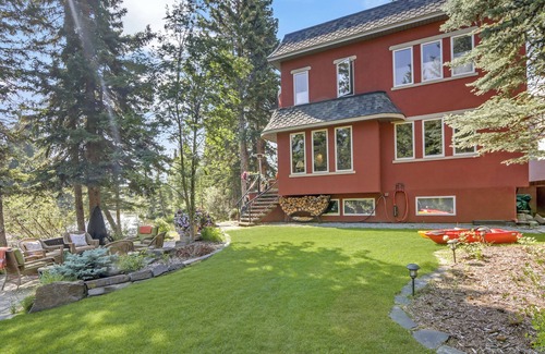 Canmore House | The perfect place for family and friends to gather for a Rocky Mountain getaway!