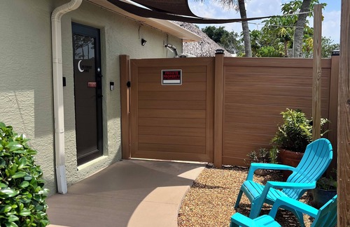 Port Saint Lucie Apartment | The Perfect Place now with a king size bed