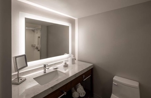 Downtown Resort | The Perfect Stay for 8! 2 Queen Units w/Outdoor Pool, Free Parking and Golf!