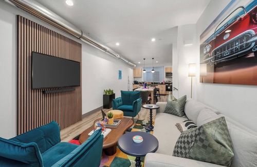 People's Freeway House | The Pilot Haus — Luxe 2BR Townhome w/Rooftop Deck & Garage Near Downtown SLC