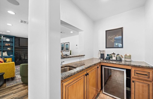 Oak Ridge North House | The Pines | Sleeps 12 | Family | BBQ & Movie Night