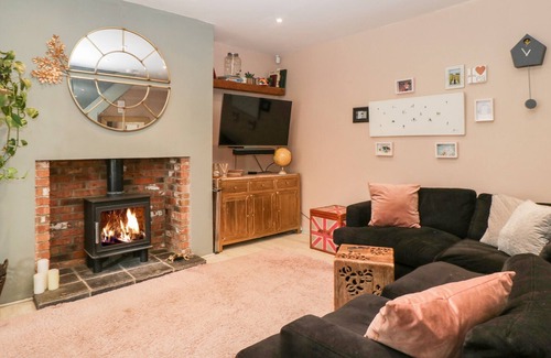 Graig Cabin | THE PINK HOUSE, family friendly, with open fire in Bassaleg