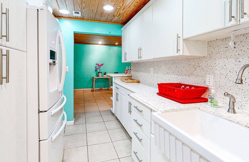 Hollywood South Central Beach Condo | The Pink Orchid #1D | Condo in Hollywood with a beachfront pool