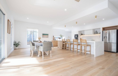 Inverloch House | The Pool House on Cook