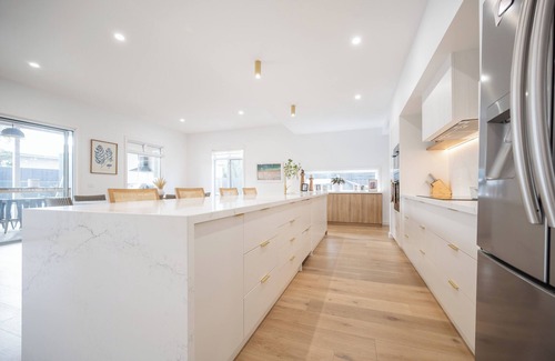 Inverloch House | The Pool House on Cook