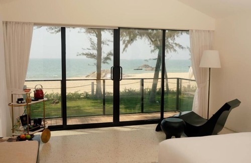 Gujjadi Hotel | The Postcard on the Arabian Sea