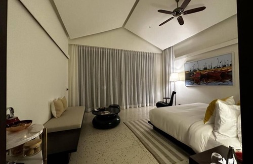 Gujjadi Hotel | The Postcard on the Arabian Sea