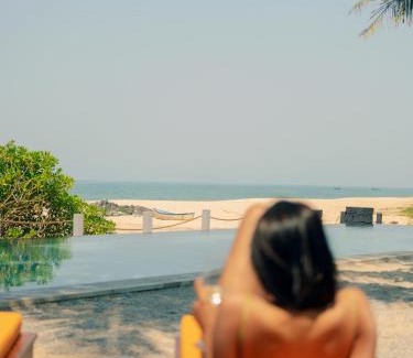 Gujjadi Hotel | The Postcard on the Arabian Sea