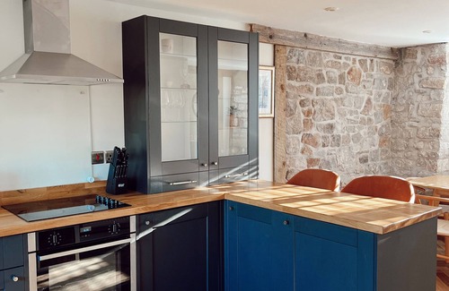 Mathern Cottage | The Potting Shed – A Historic Haven with Modern & Stylish Comforts