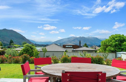 Wanaka Cottage | The Rabbit Warren - Wanaka Holiday Home
