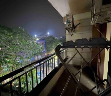 Sainik Farm Bed & Breakfast | The Raveesh - 2BHK Fully Furnished Apartment J85