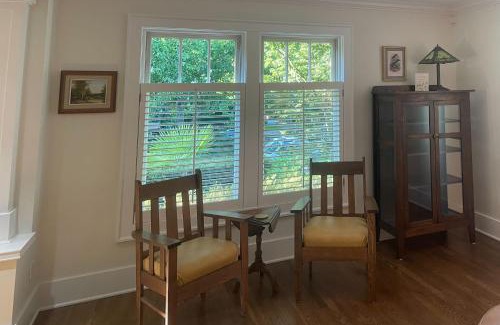 Montlake House | The Raven on Shelby